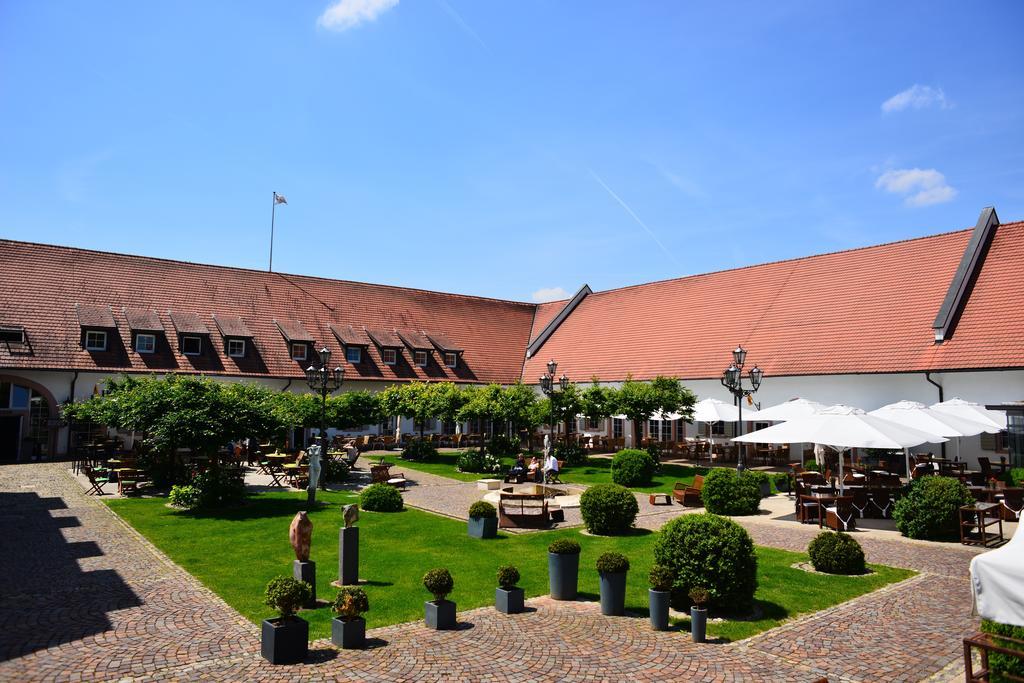 Schloss Reinach Freiburg im Breisgau Buitenkant foto