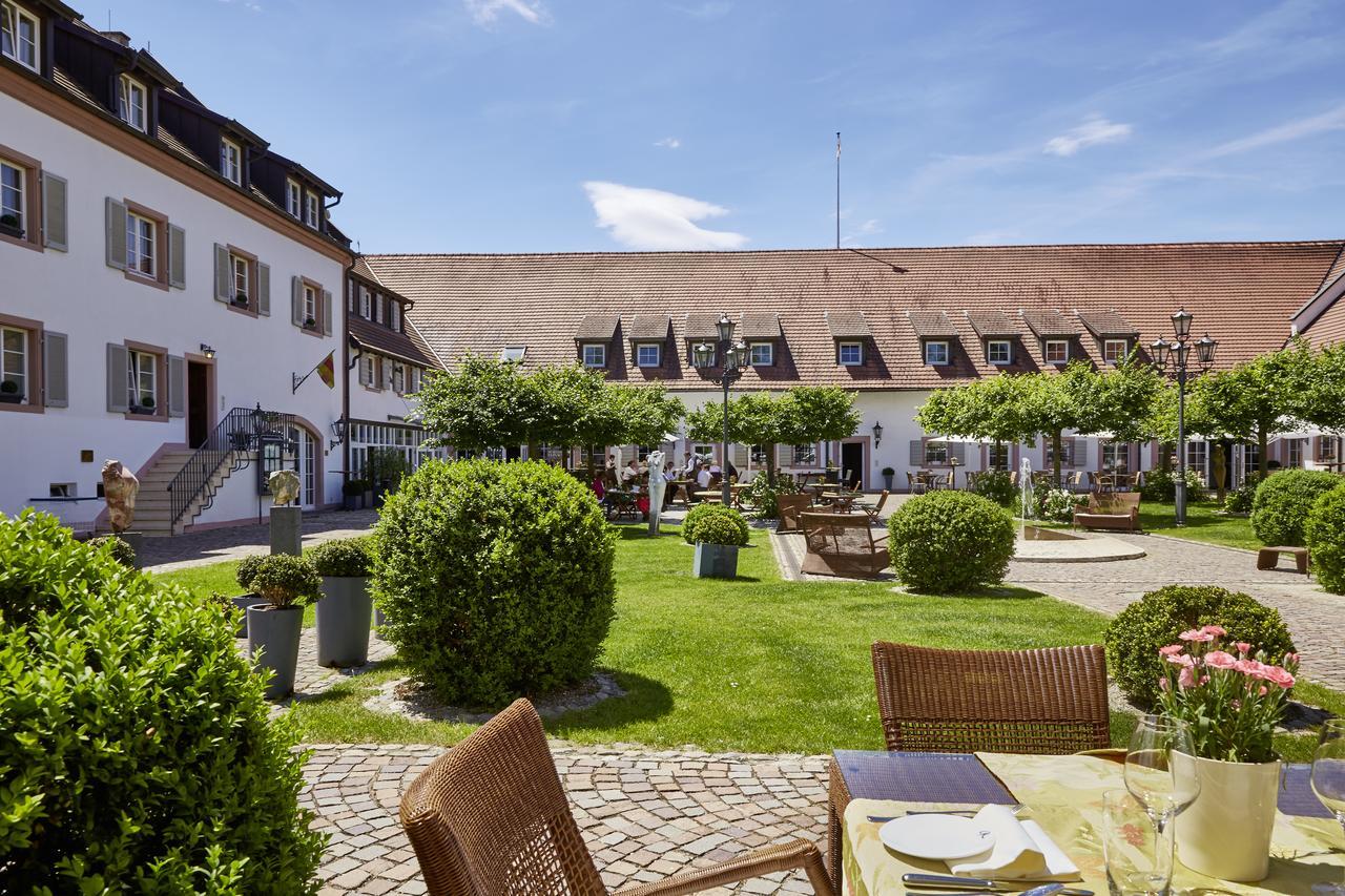 Schloss Reinach Freiburg im Breisgau Buitenkant foto